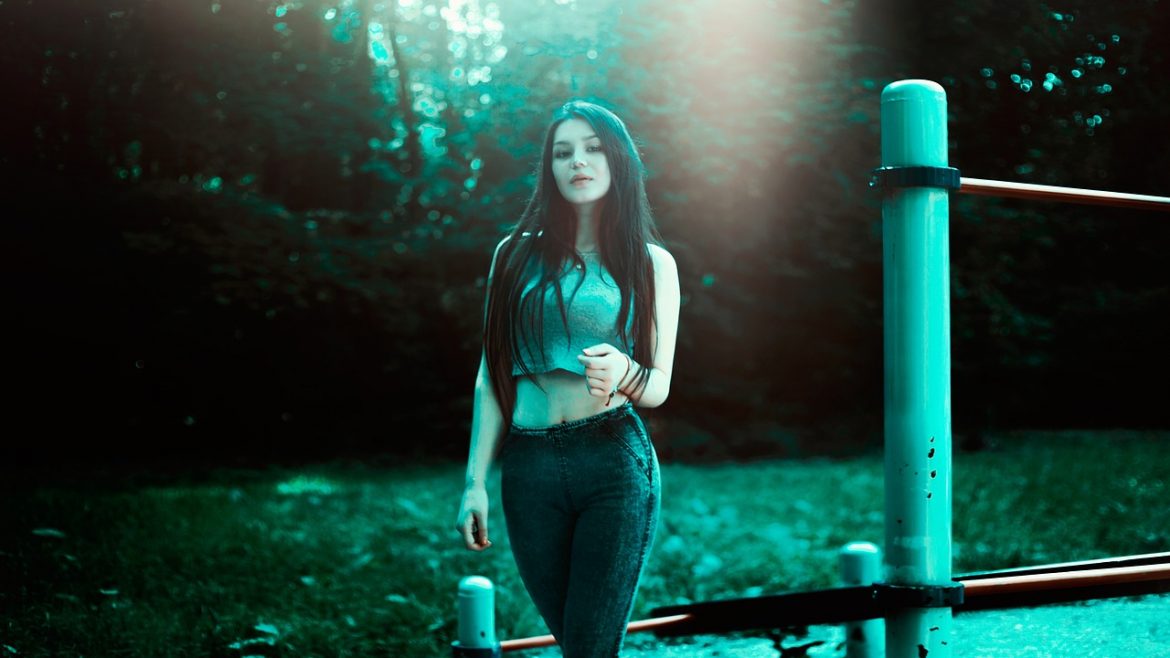 high waist jeans girl